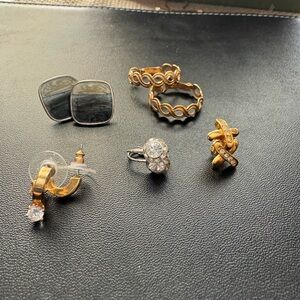 This is 5 pairs of costume earrings